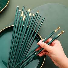Estos es un paquete de palillos chinos de aleación