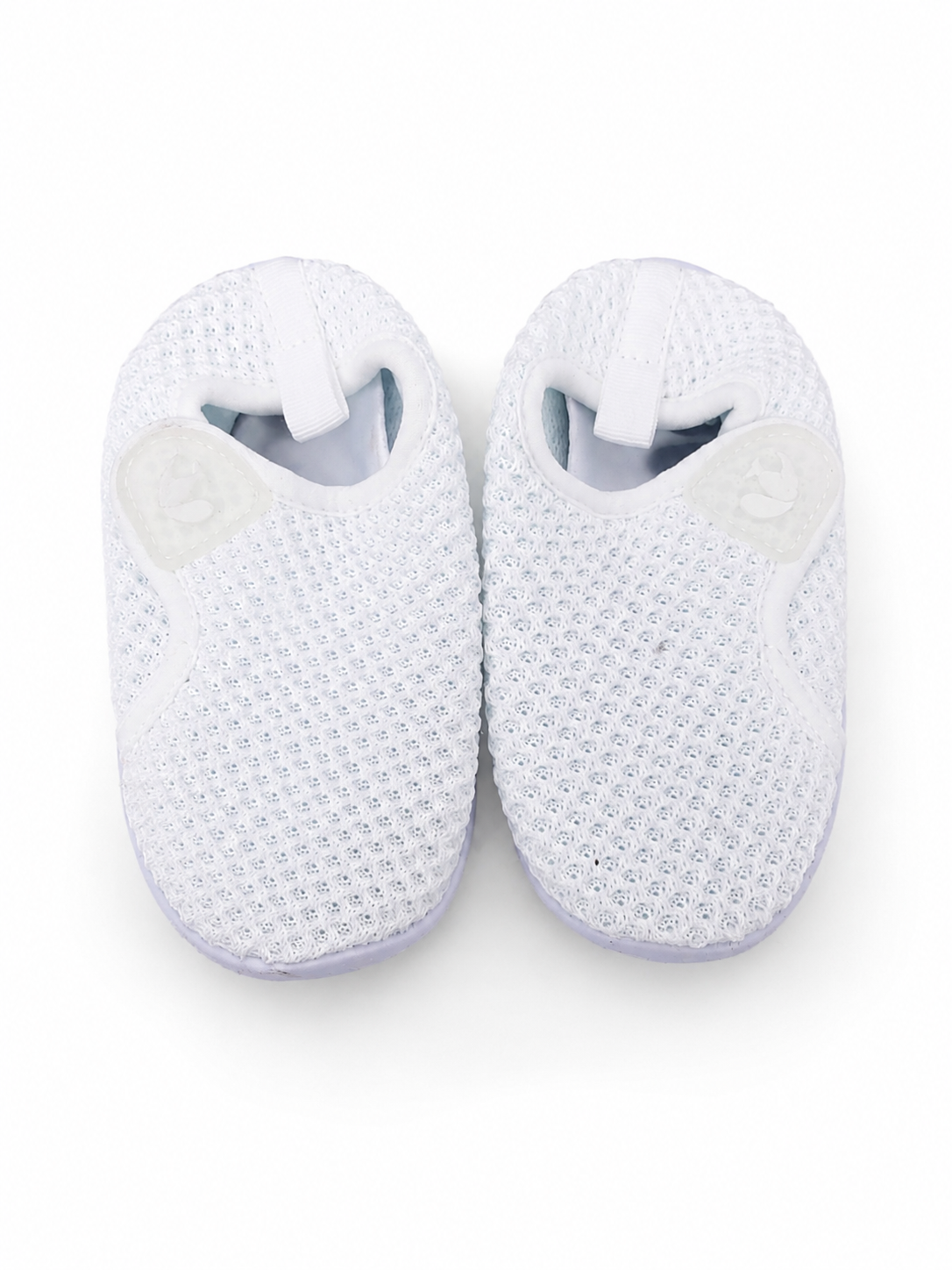 Zapatos de Malla Transpirable para Bebé Color Blanco Talla 14.