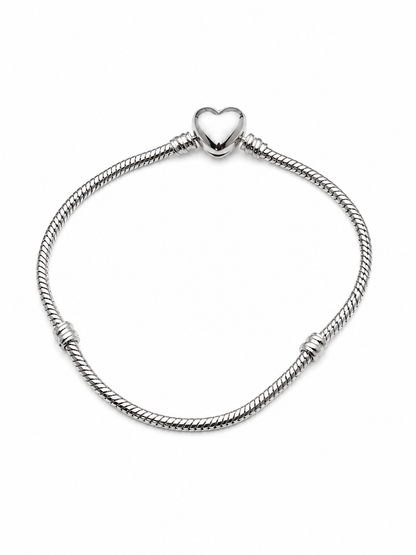 Pulsera de Cadena Plateada con Cierre de Corazón para Charms.
