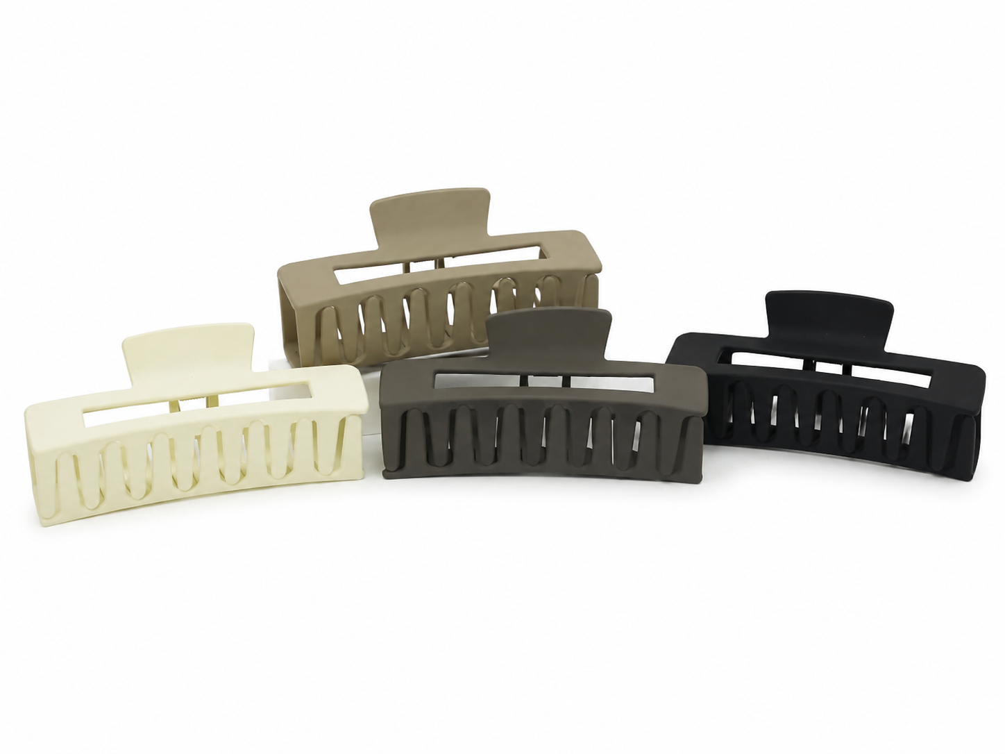 Set de pinzas rectangulares para el cabello en colores neutros.