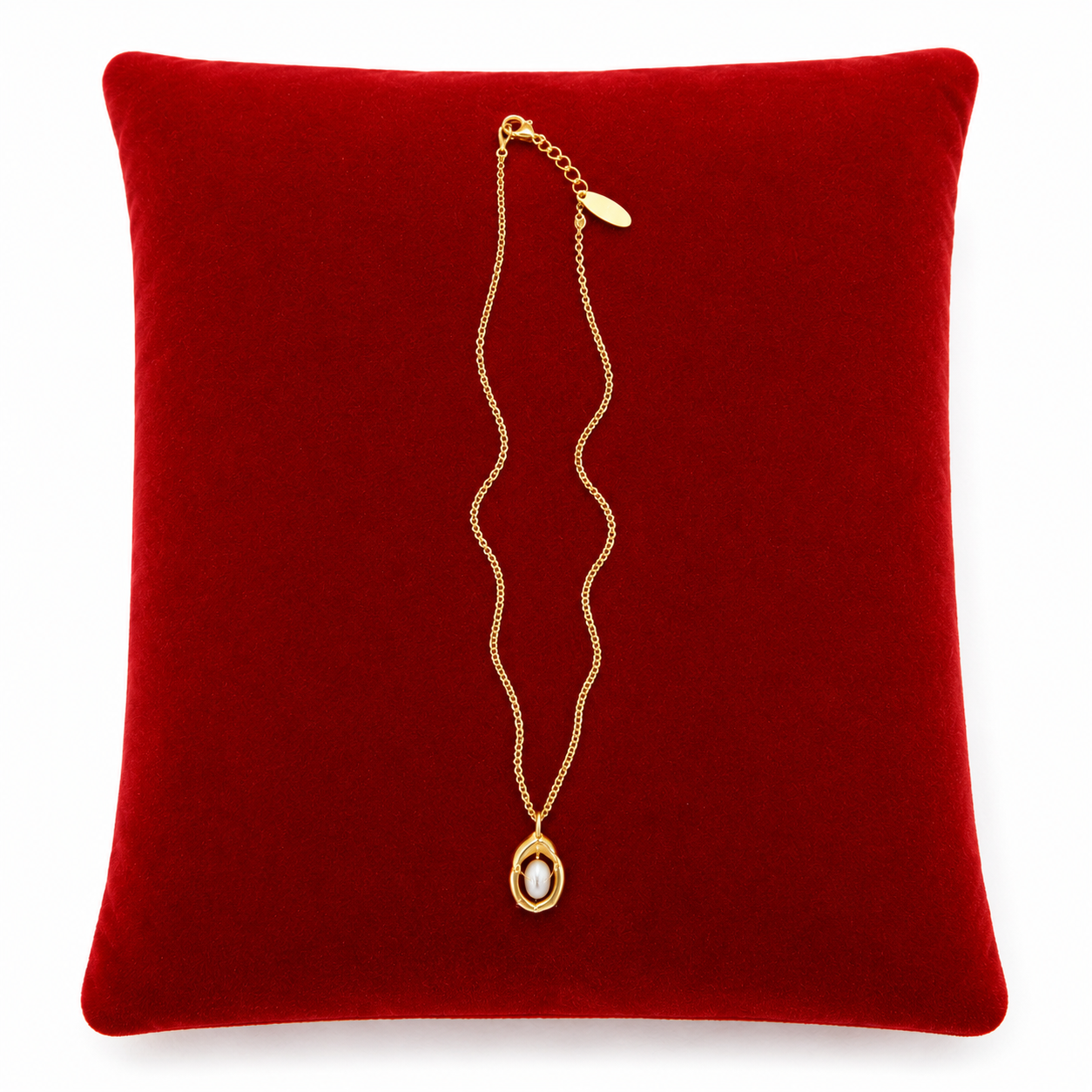 Collar color Dorado con Dije Ovalado de Perla Sintética.