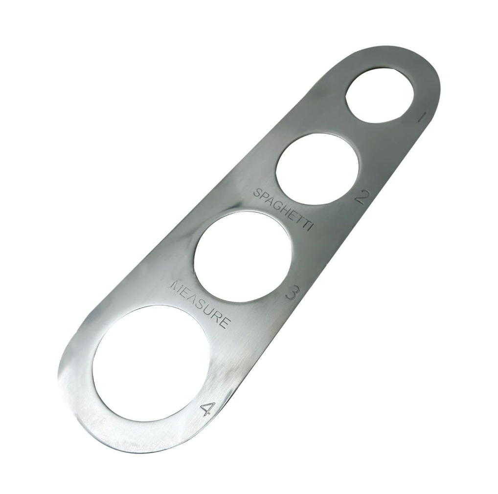 Herramienta de cocina está fabricada en acero inoxidable y diseñada para medir porciones precisas de espaguetis.