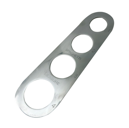Herramienta de cocina está fabricada en acero inoxidable y diseñada para medir porciones precisas de espaguetis.