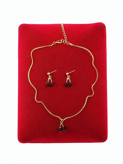 Juego de Collar y Aretes con Diseño de Cereza Color Rojo.