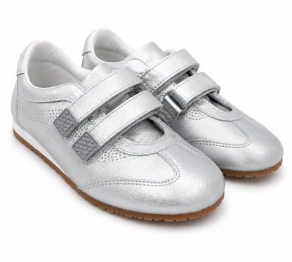 Zapatos Infantiles Plateados con Doble Cierre de Velcro y Suela Antideslizante, Talla 8.0.