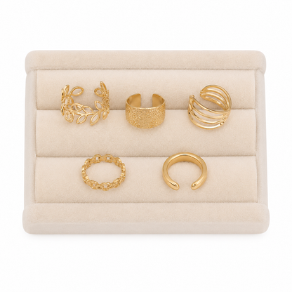 Set de anillos ajustables pequeños color dorado con diseños variados.