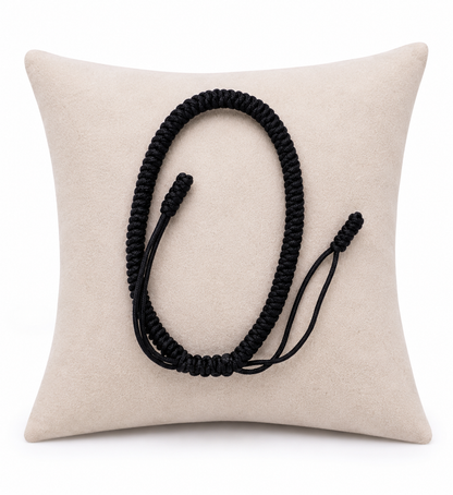 Pulsera Ajustable Trenzada de Cordón Negro.