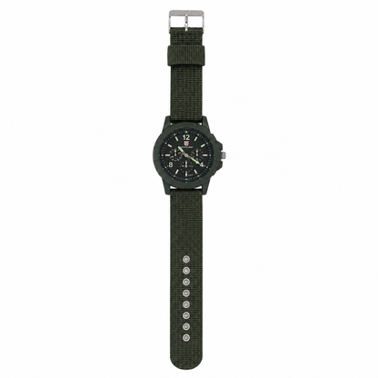 Reloj de pulsera verde militar con correa ajustable y esfera multifunción.