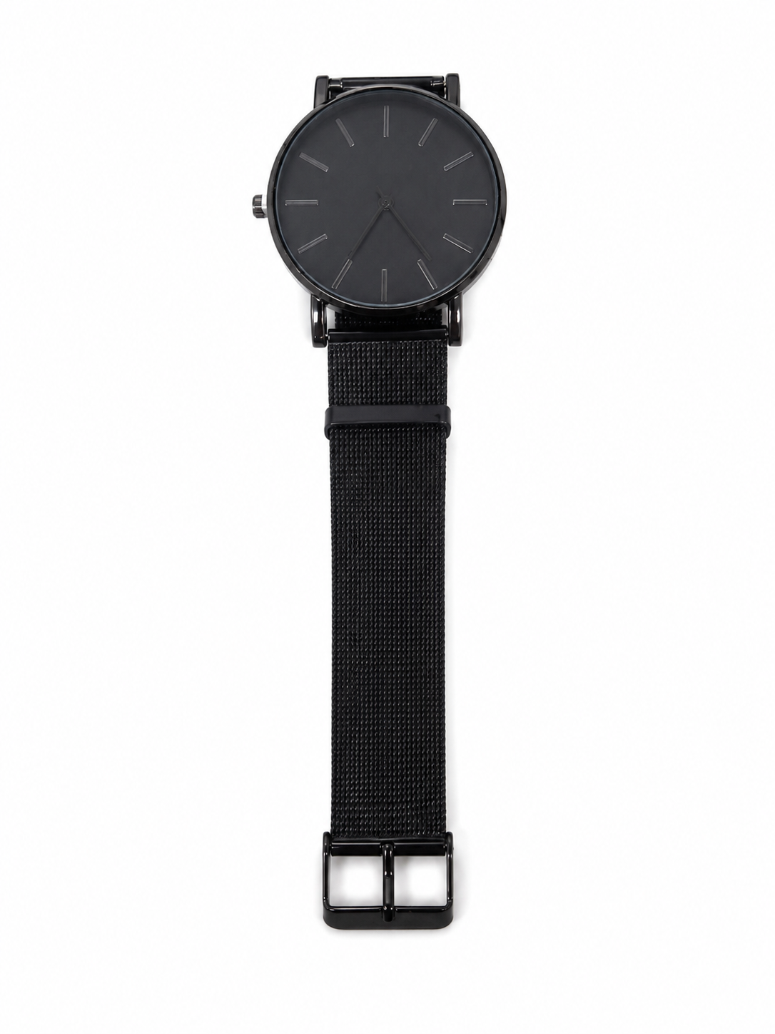 Reloj de pulsera analógico color negro con correa de malla.