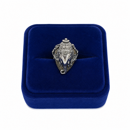 Anillo con diseño de cabeza de elefante en color plateado para hombre.