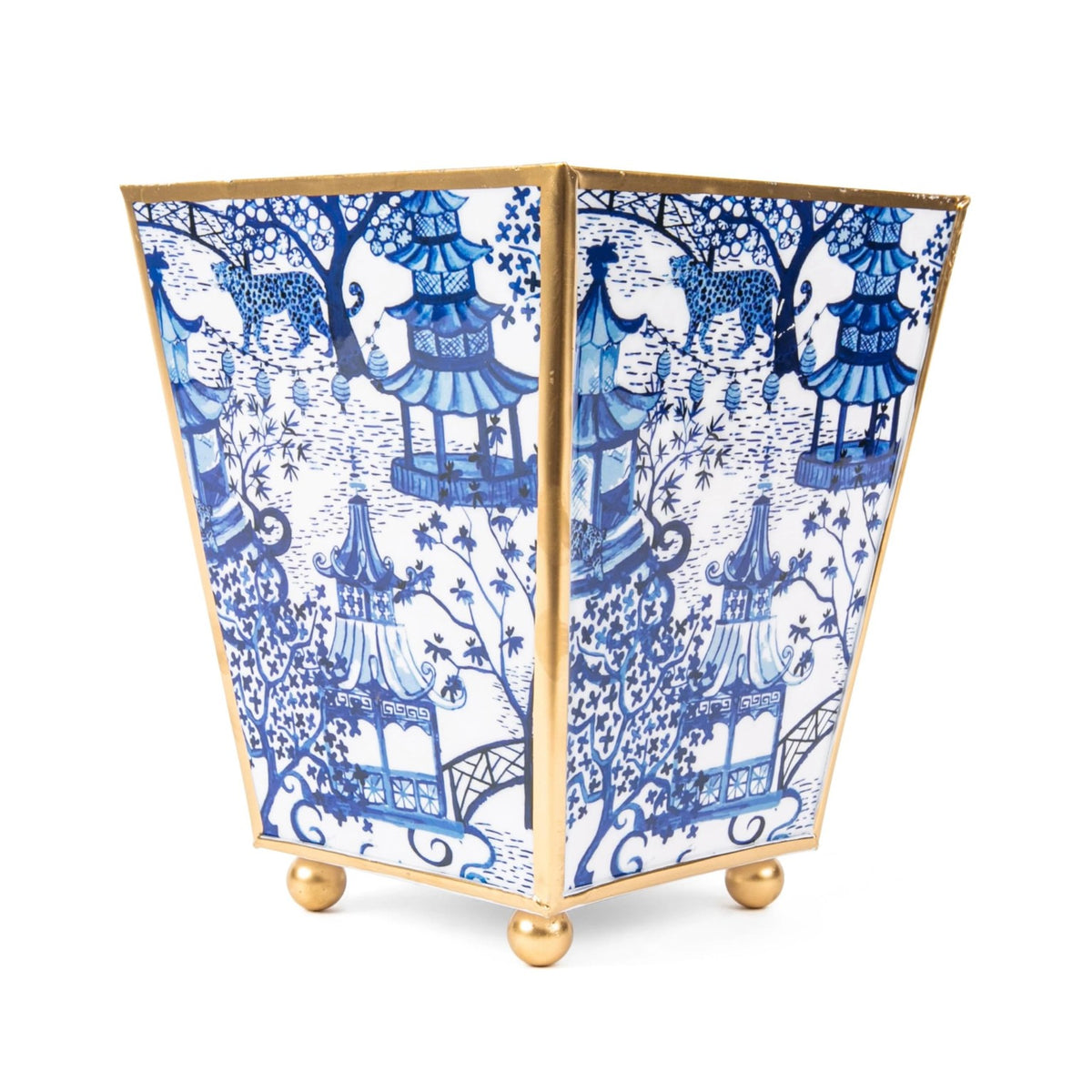 Papelera decorativa azul y blanca con diseño oriental y bordes dorados.