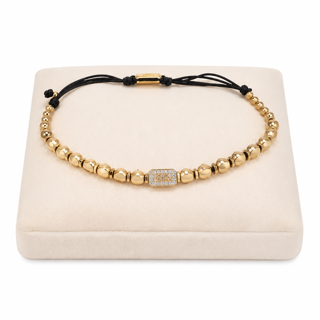 Pulsera ajustable de cuentas color dorado con detalle central brillante.