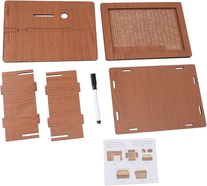 Hucha de madera para el reto de ahorro con contador meta de 10,000.