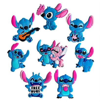 Set de 8 pinos decorativos para zuecos con personajes animados en color azul y rosa.