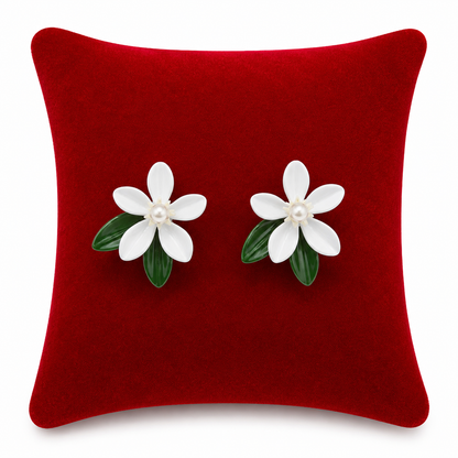 Aretes Flor Blanca con Hojas Verdes y Centro Tipo Perla.