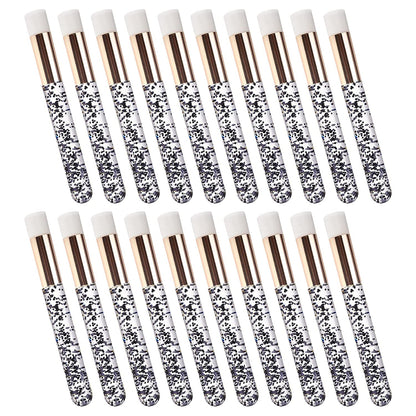 Cepillos para limpieza de pestañas y champú de extensiones.
