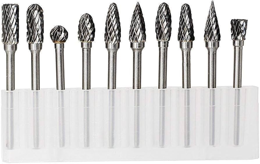 Juego de fresas rotativas de carburo de tungsteno, a menudo utilizado con herramientas rotativas tipo Dremel.