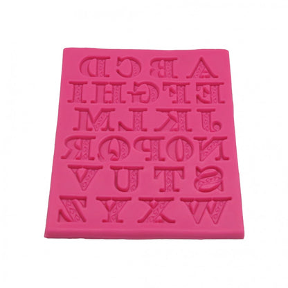 Molde de silicona rosa para hacer letras de chocolate o fondant.