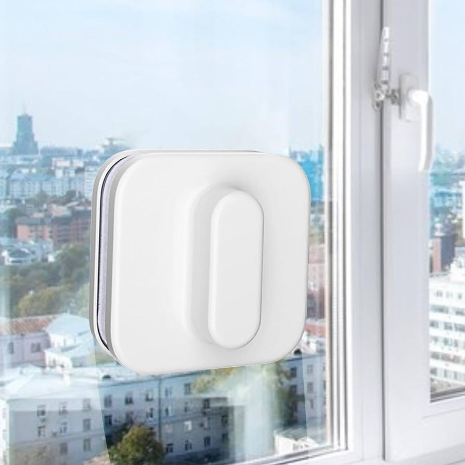 Limpiador magnético de ventanas de doble cara para vidrio con mango ergonómico.