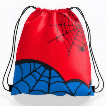 mochila tipo saco de Spider-Man presenta un diseño clásico rojo y azul con un estampado de telaraña.