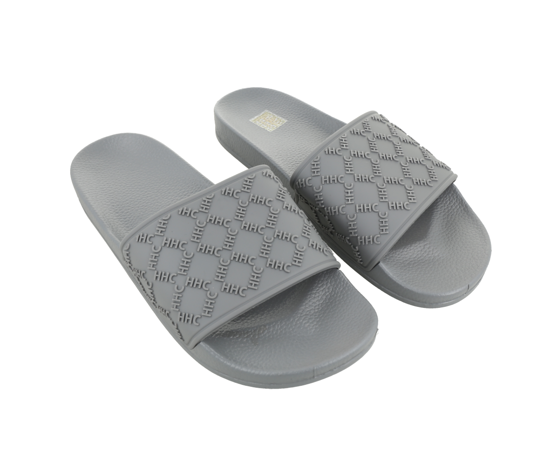 Sandalias grises con un patrón de monograma, size 39