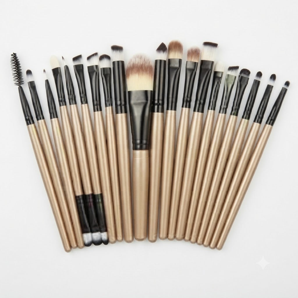 Juego de 20 brochas de maquillaje cuenta con mangos de color café y férulas negras.