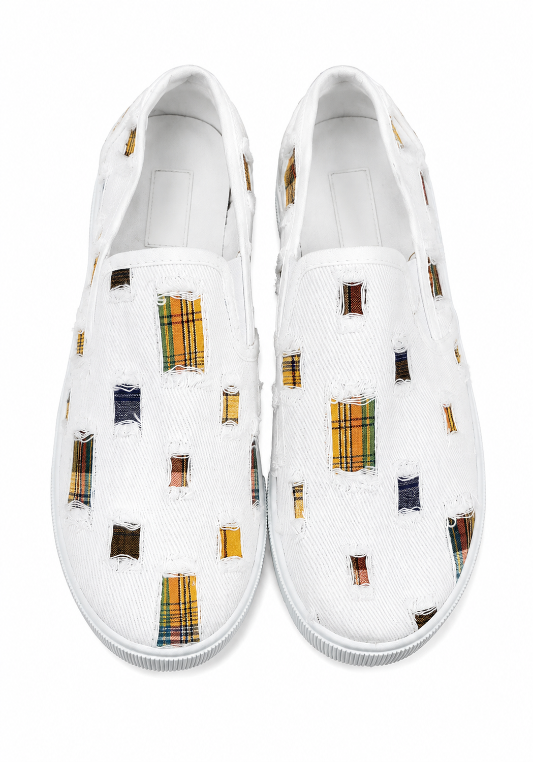Zapatos casuales slip-on blancos con detalles de cuadros multicolor, talla 36.
