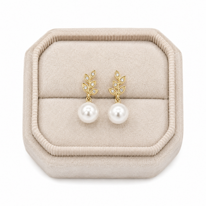Pendientes Colgantes con Perla Sintética y Hojas con Cristales Color Dorado para Mujer.