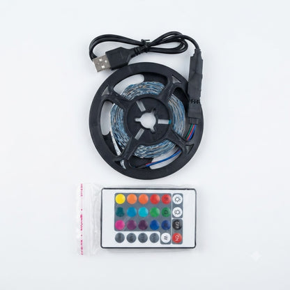 Tira de luces LED RGB de 5 metros incluye un conector USB.