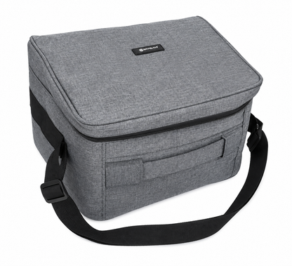 Bolso organizador térmico multifuncional gris con correa ajustable para transporte.