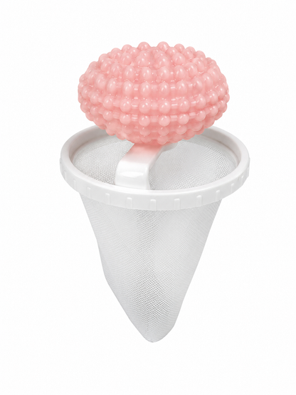 Filtro atrapa pelusas reutilizable para lavadora con bola flotante rosa.