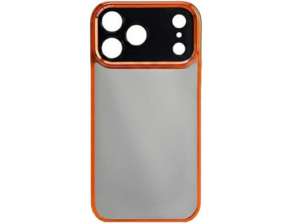 Case para iPhone 17 Pro de Taksa presenta un vibrante borde naranja y un diseño "Crystal Case" con un módulo de cámara protecto