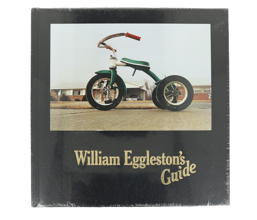 Libro William Eggleston's Guide, una obra fundamental en la historia de la fotografía. 