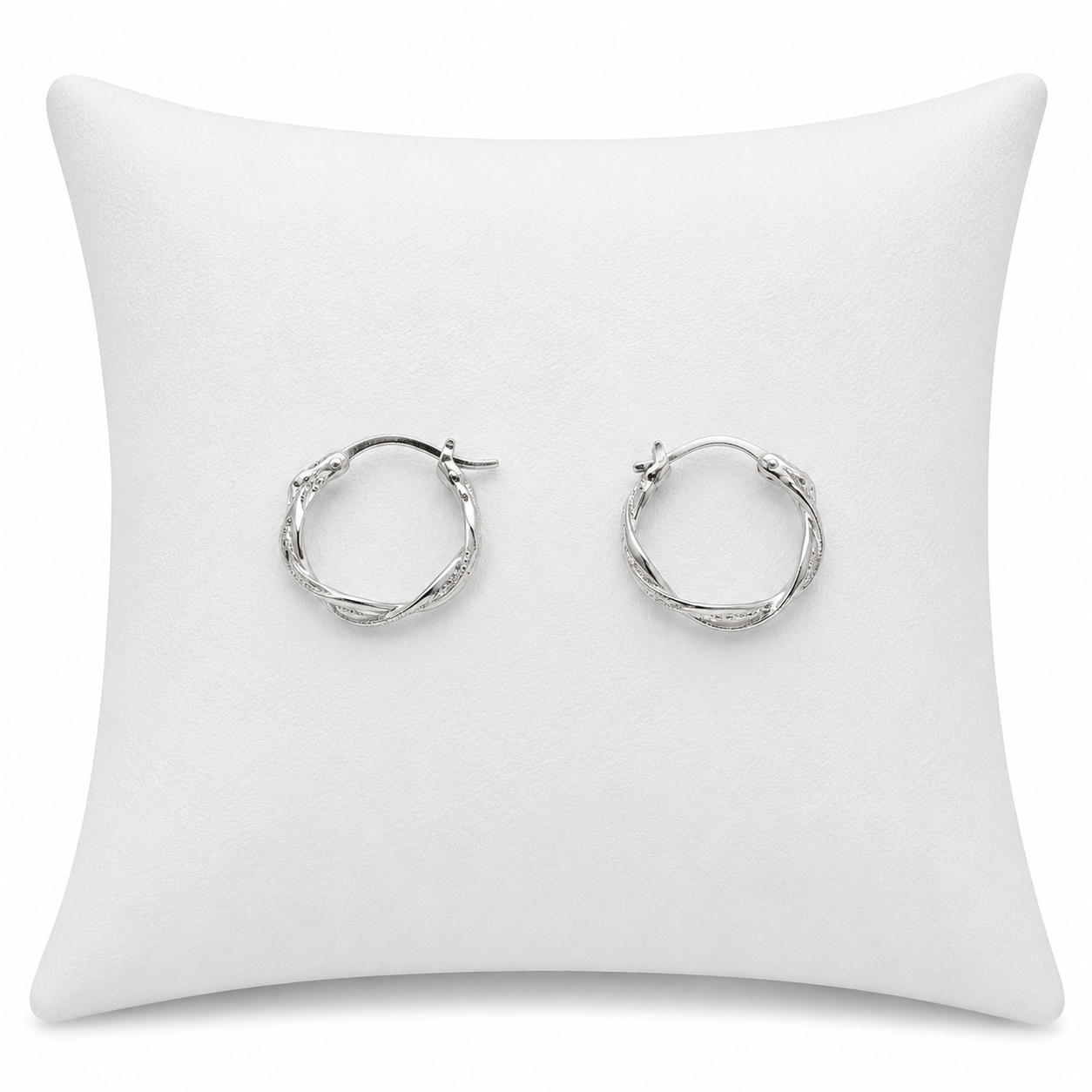 Pendientes de Aro Trenzado Color Plateado para Mujer.