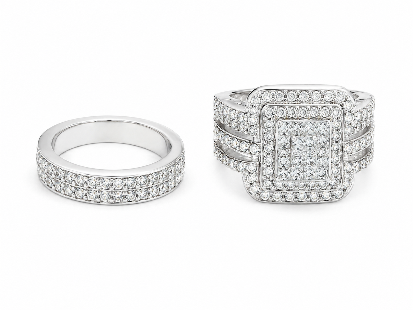 Juego de anillos color plateado con incrustaciones de cristales brillantes para pareja.