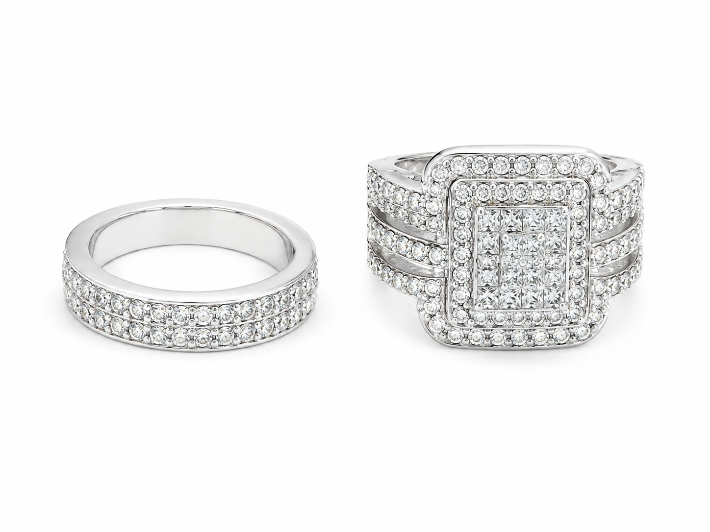 Juego de anillos color plateado con incrustaciones de cristales brillantes para pareja.