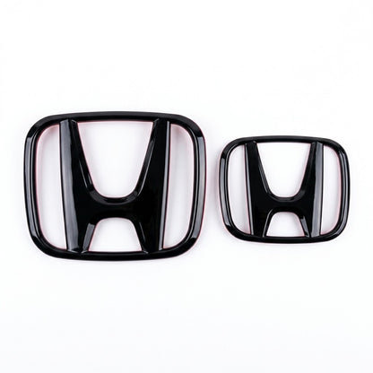 Emblemas de Honda presentan un acabado negro brillante tipo glossy black.