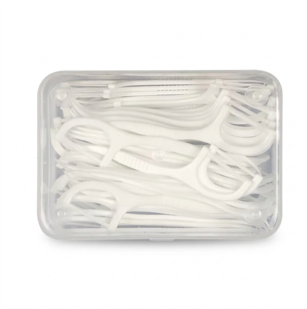 Palillos de hilo dental, comúnmente utilizados para remover placa y residuos de comida entre los dientes.