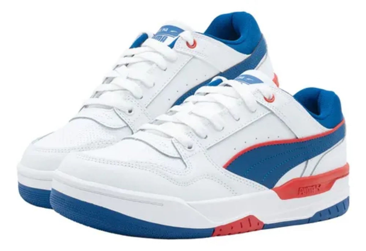 Tenis deportivos blancos con detalles azules y rojos, talla 10.5.