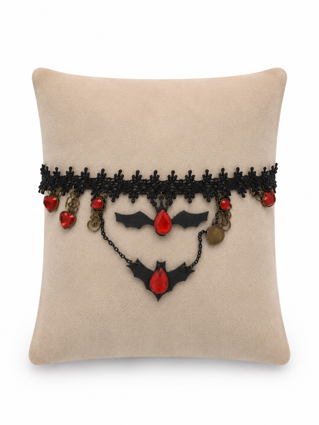 Collar Gótico de Encaje con Dijes de Murciélago y Cristales Rojos.
