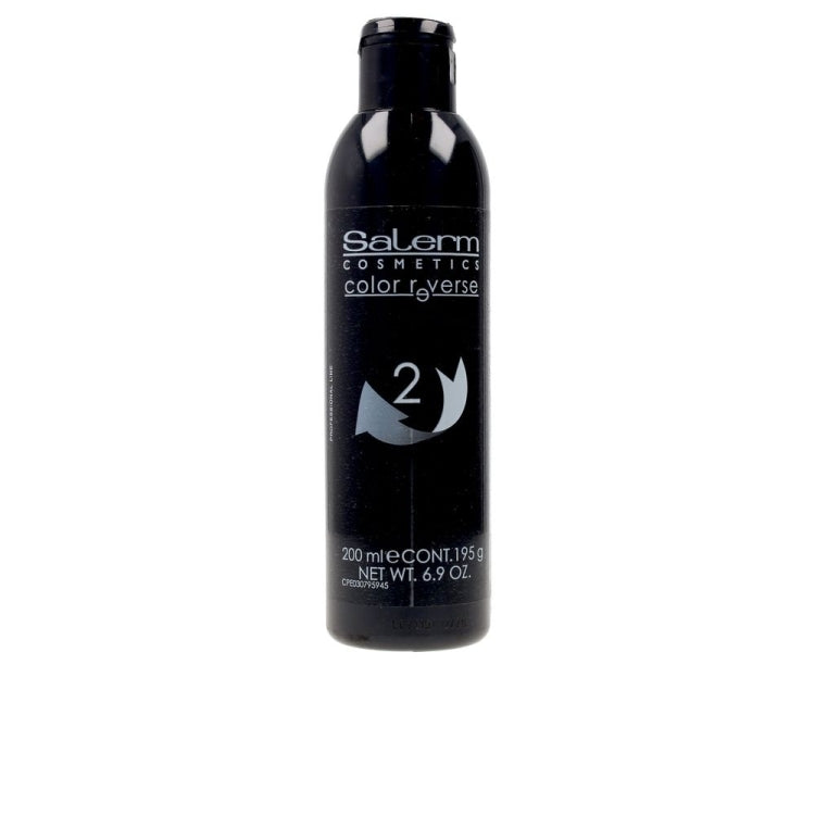 Eliminador de color diseñado para eliminar tintes de oxidación artificiales sin alterar el color natural del cabello.