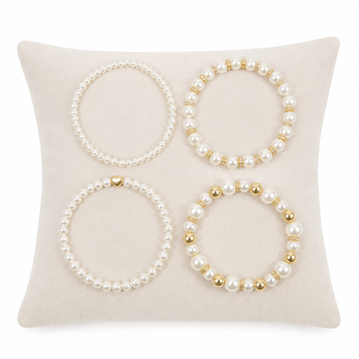Pulseras de perlas.