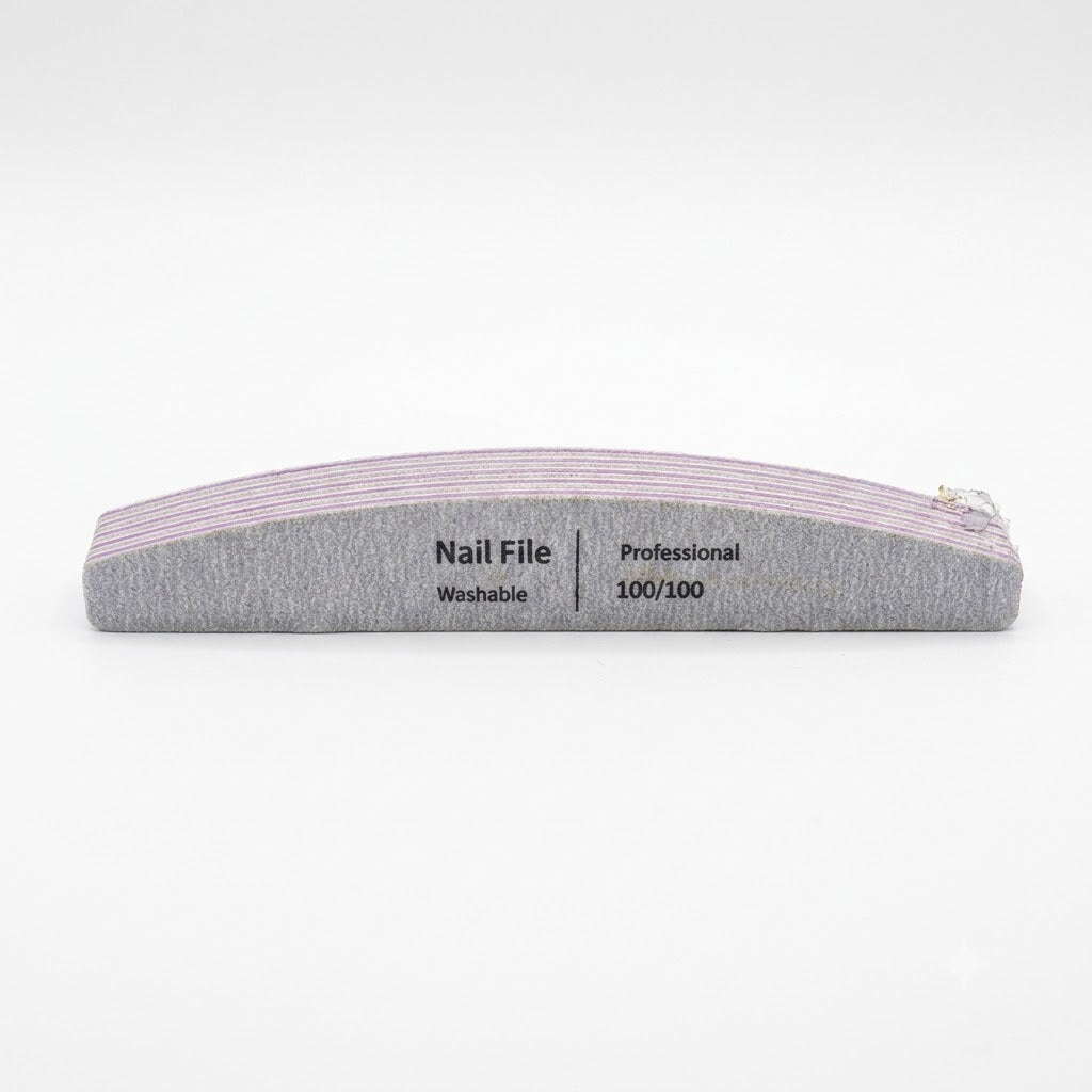 Pack de 5 lima de uñas que tiene un grano 100/180, ideal para dar forma y pulir uñas acrílicas o naturales.