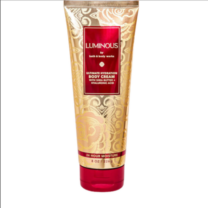 Crema corporal contiene manteca de karité y ácido hialurónico.