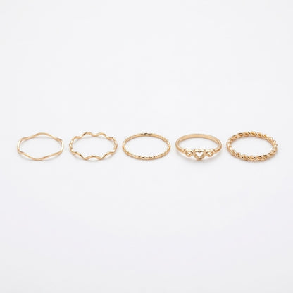 Set de 5 Anillos Dorados con Diseños Variados, Trenzados y Ondulados.